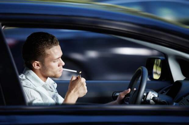 Курение в салоне – это «минус» к цене машины. | Фото: sanekua.ru.
