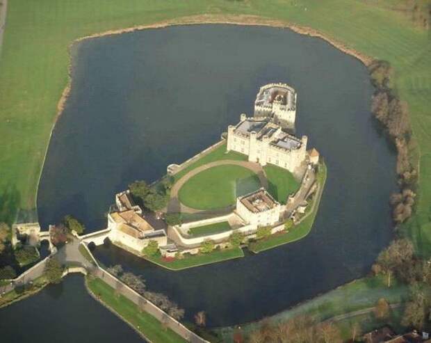 12 замечательных замков на воде