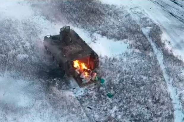 Российский дрон накрыл американскую бронемашину мини-бомбами