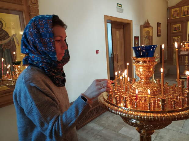 Священник Николай Савченко объяснил, почему в храм нельзя приходить со своими свечами