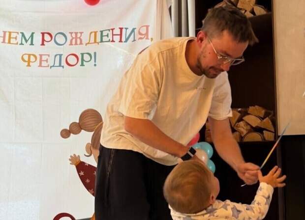 Сын Александра Петрова отметил первый день рождения: фото именинника