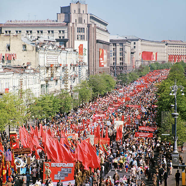 Первомайская демонстрация на Крещатике, 1977 год. Фото: Алексей Поддубный / фотохроника ТАСС 