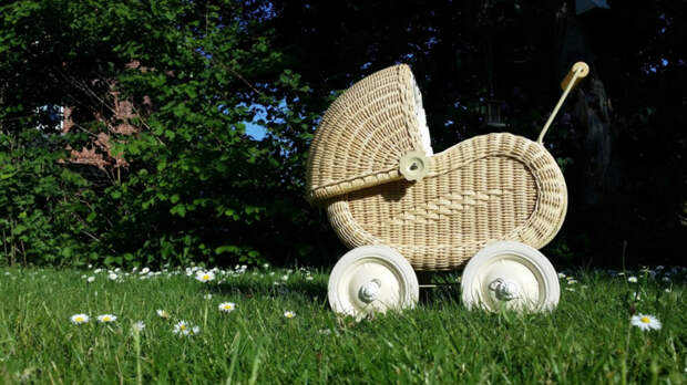 Автобус наехал на коляску с ребенком в Барнауле