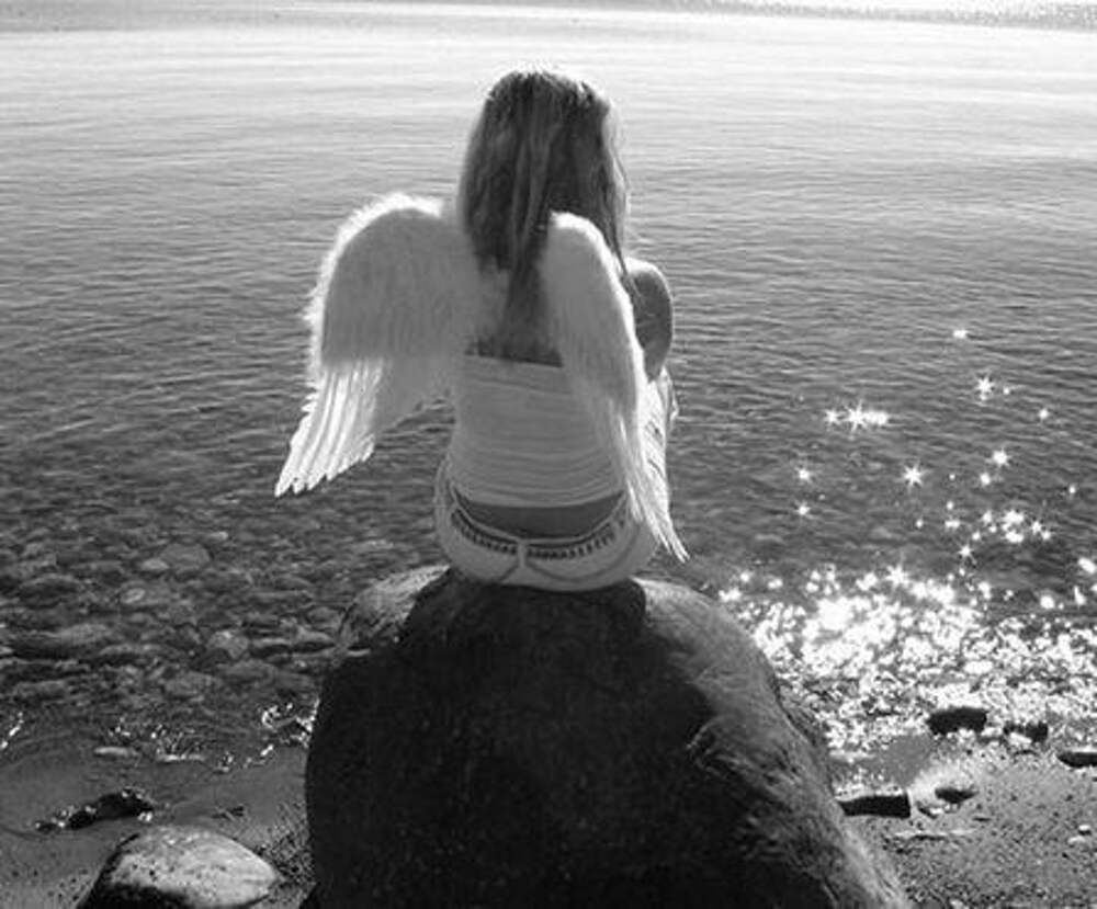 Я знаю есть ангел. Ангел со спины. Девушка с крыльями. Крылья на спине у девушки. Ангел девушка со спины.