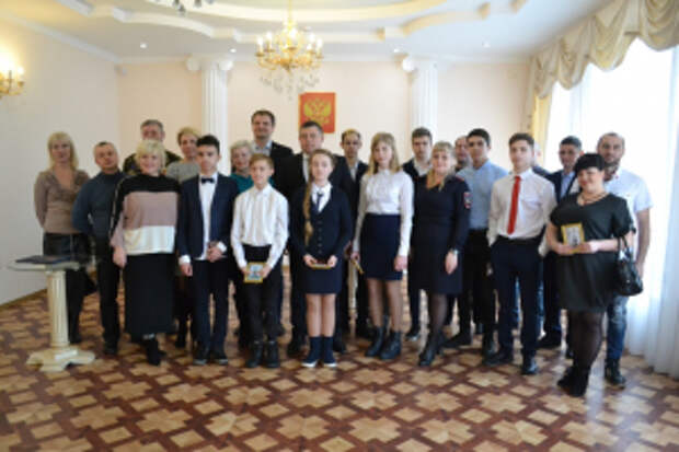 В Тамбовской области восемь школьников города Мичуринска получили свои первые паспорта