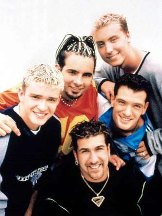 Группа 'N Sync, возможно, больше всего запомнится тем, что дала миру Джастина Тимберлейка, но на подходе нового тысячелетия они были одной из самых популярных групп в мире – в 2000 году их альбом No Strings Attached разошелся тиражом в 1 млн копий за один день.
