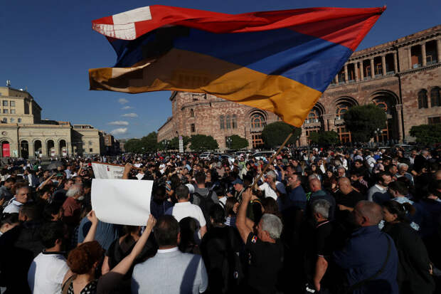 Палаточный лагерь протестующих у здания парламента Армении свернут