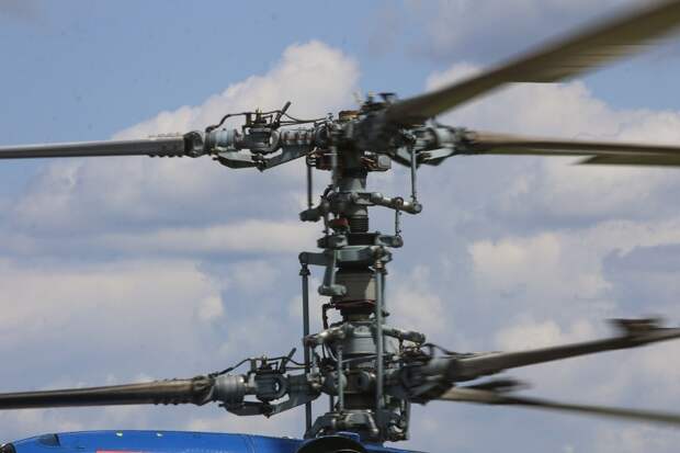 Учебный военный вертолет упал на овощной рынок, погибли четверо