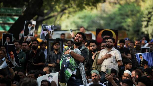 "Возмущение". Протесты против убийства Хаменеи захлестнули Ближний Восток