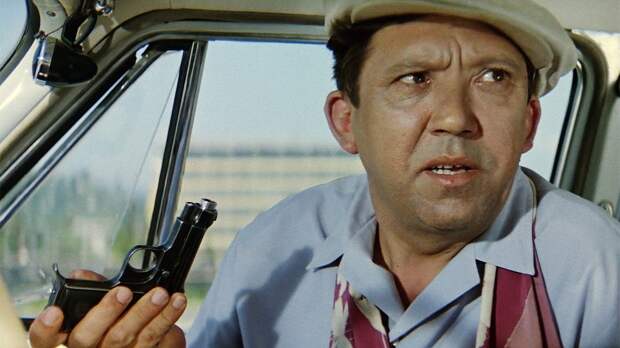 Тест по «Бриллиантовой руке»: говорил ли Семен Семеныч эти фразы в культовом фильме Гайдая?