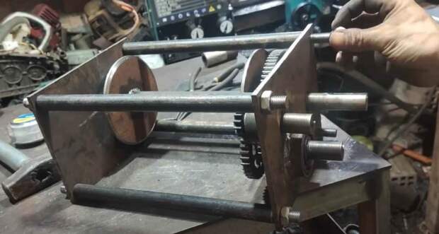 Как сделать мощную ручную лебедку — сможет вытянуть даже закопанный в землю бетонный столб Как сделать мощную ручную лебедку — сможет вытянуть даже закопанный в землю бетонный столб