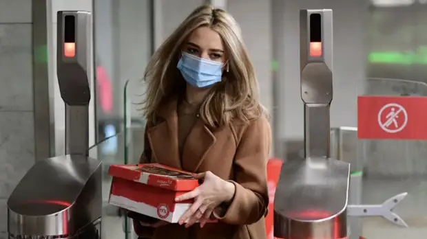 Попова сообщила о сохранении в России масочного режима