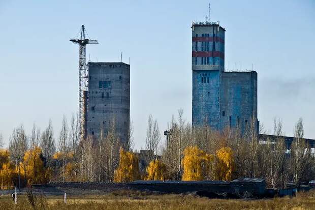 Шахта «Прогресс» - угледобывающее предприятие в городе Торез, Донецкая область. Она была открыта в 1973 году, и ее промышленные запасы составляют 95,5 млн тонн угля. В настоящее время работы ведутся на глубине до 1350 метров.