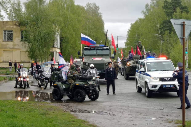Военнослужащие ЦВО присоединились к патриотическому автопробегу в Челябинской области