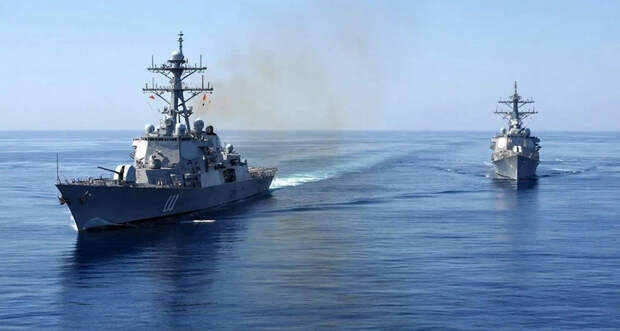 Дали 30 минут, чтобы уйти: Эсминцы США чуть не уничтожили при проходе через Ормузский пролив