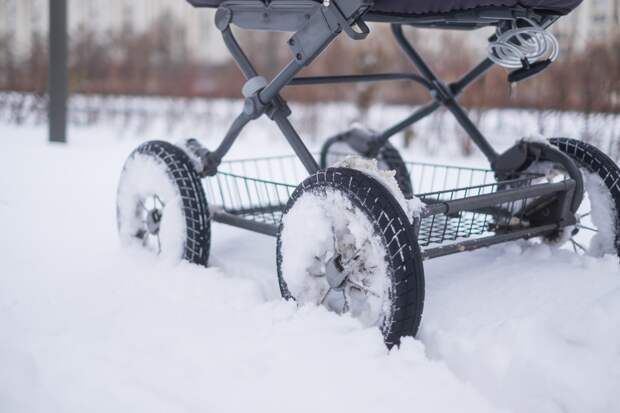 Соседи рассказали о сбросившей детей с 16-го этажа матери из Ленобласти