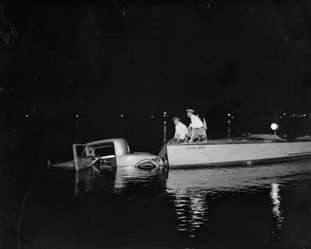 Трагичные и нелепые автомобильные аварии Бостона в 1930-х годах. Фотограф Лесли Джонс