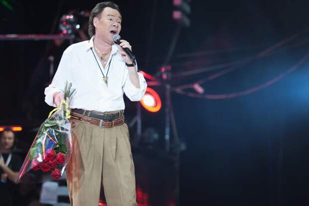 Российских артистов призвали бесплатно выступить 23 февраля