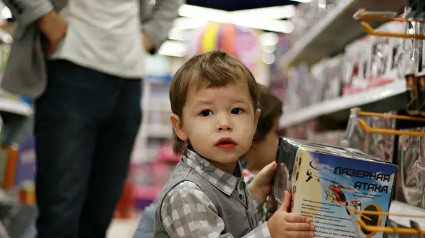 Психолог Наумова дала советы по выбору новогодних подарков для детей