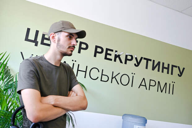 Зеленский подписал указ о контрактной службе для лиц старше 60 лет