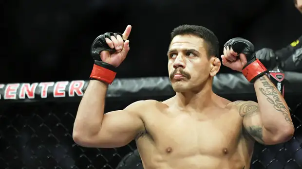 Дос Аньос вызвал Макгрегора на поединок