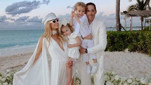 Пэрис Хилтон снова вышла замуж