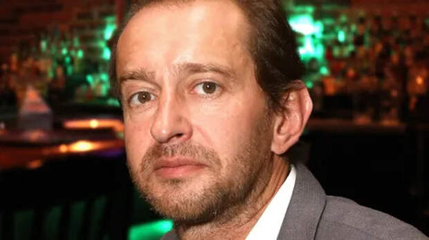 «Снимайте обувь!»: как сын Константина Хабенского в 18 лет вырос копией матери и хранит память о ней