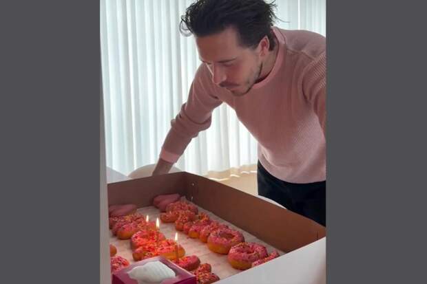 Никола Пельтц растрогала Бруклина Бекхэма до слез шикарным сюрпризом