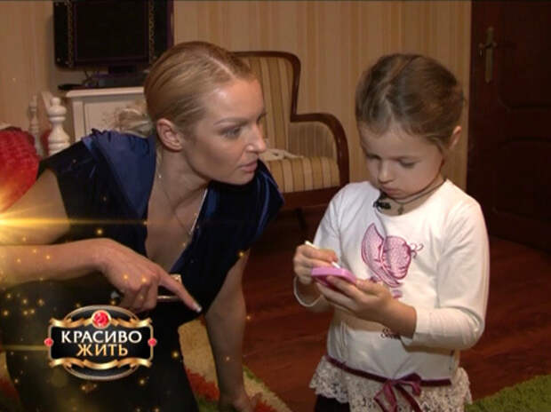 Анастасия ВОЛОЧКОВА с дочкой Аришей