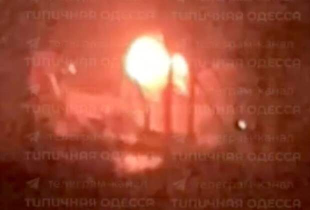 Появилось видео ночных ударов по порту в Одесской области