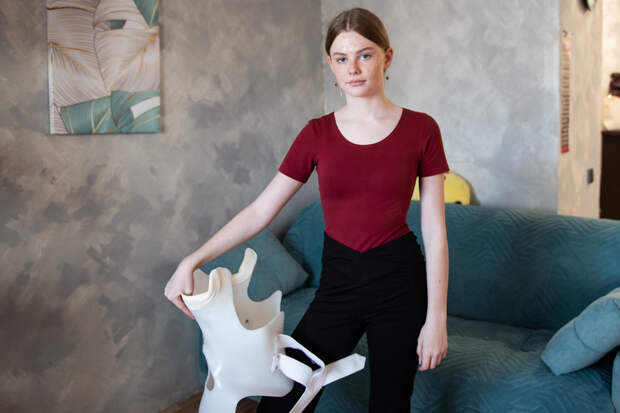 «Я не понимаю, как она это терпит» От страданий и тяжелой инвалидности Олесю спасет операция на позвоночнике. Нужна наша помощь