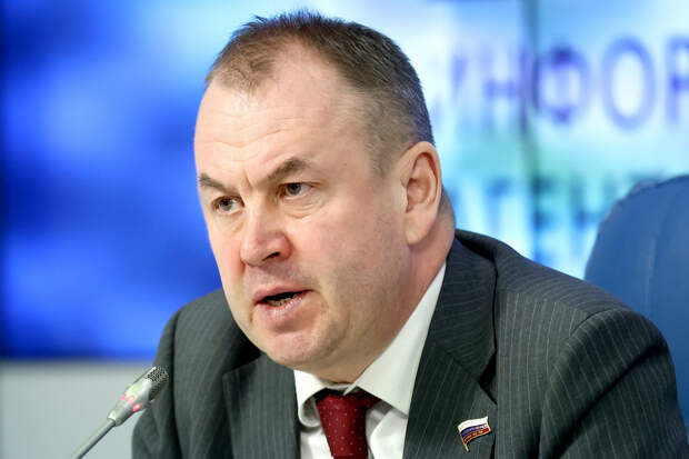 Депутат Наумов: лимит по наличным в банкомате поможет в борьбе с мошенниками