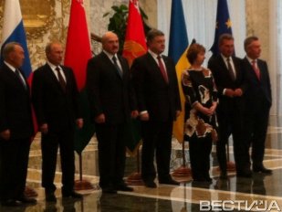 В Минске Порошенко и Путин пожали друг другу руки