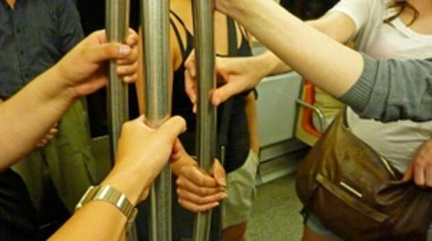 http://girl-lady-mom.com/media/files/37/1412103421-behavior%20in%20public%20transport_big.jpg