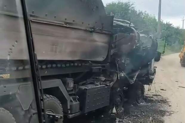 Украинский MAN HX 81 RMMV с полностью выгоревшей кабиной сняли на видео