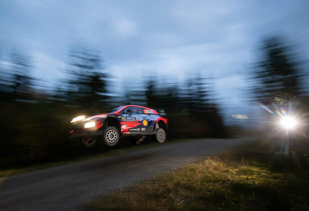 В WRC сравнили пилотаж днем и ночью. Разница поражает...