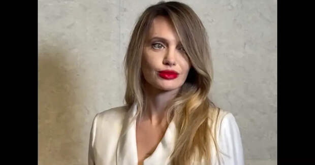 Анджелина Джоли посетила модную вечеринку в Шанхае