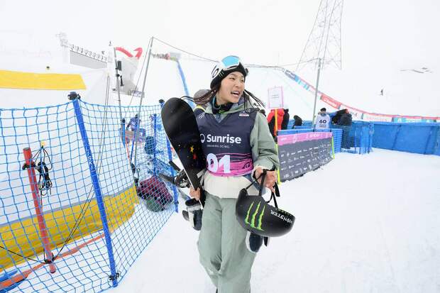 Сноубордистка объяснила желание нарастить ногти на ногах