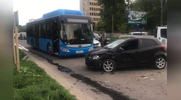 Три человка пострадали в тройном ДТП в Хабаровске