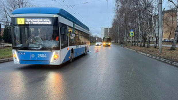 У троллейбуса треснуло лобовое стекло / Фото: Госавтоинспекция по Новосибирску