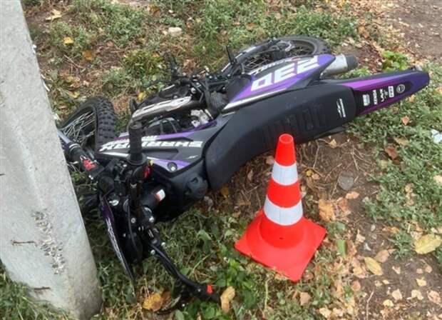 Девочки-подростки на питбайке влетели в столб в Самарской области