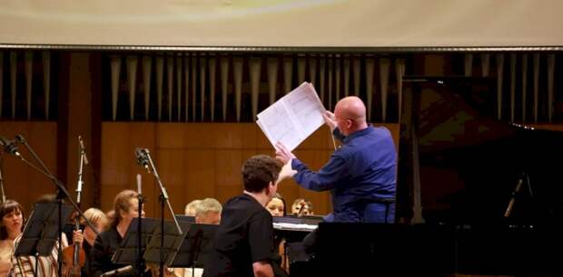 В Барнауле сегодня выступает знаменитый пианист-виртуоз Денис Мацуев