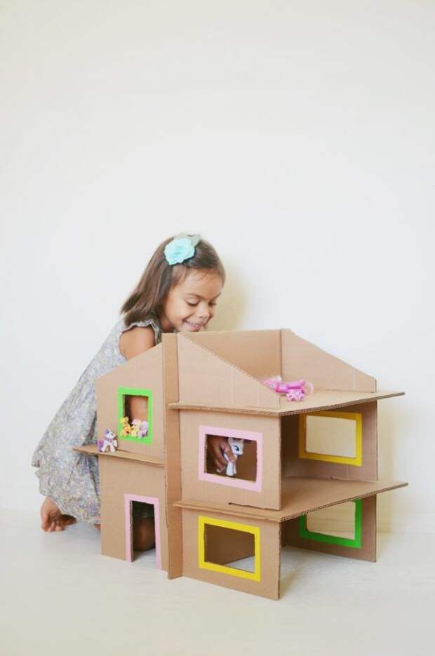 Универсальная игрушка: 30 способов занять ребенка с помощью картонной коробки, фото № 1