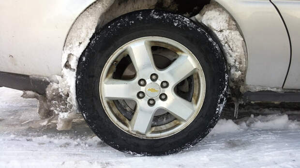 Примерзание тормозных колодок – проблема, с которой сталкивались многие автомобилисты.