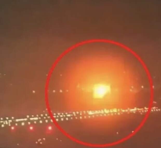 Двигатель пассажирского самолета взорвался при взлете и попал на видео