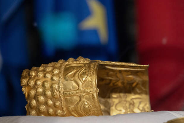 В Нидерландах нашли украденный в прошлом году 2500-летний золотой шлем