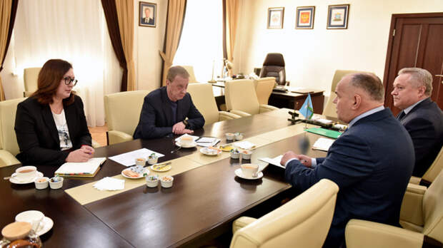 Глава Барнаула обсудил стажировку участника краевой программы "Алтай — земля героев"