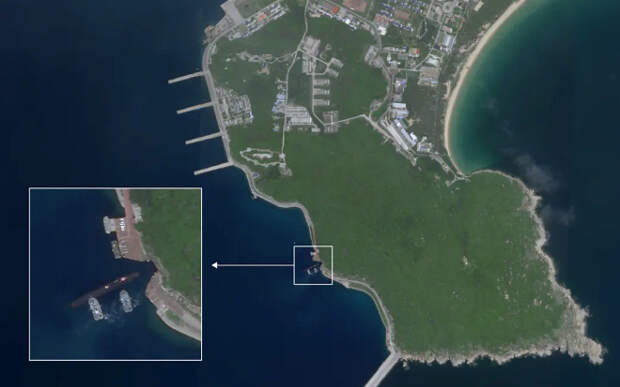 На спутниковых снимках заметили как китайская атомная субмарина входит в подземную базу