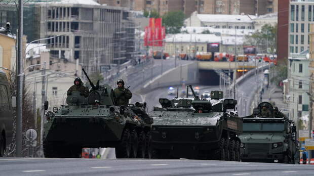 Десятки единиц военной техники примут участие в Параде Победы в Москве