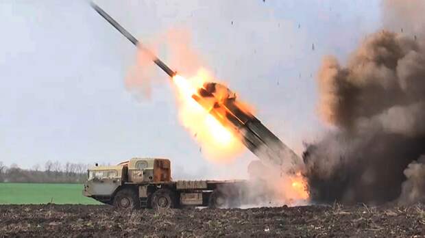 ПОСКОЛЬКУ ВЕС БОЕГОЛОВКИ "ГЕРАНИ" СОПОСТАВИМ С ВЕСОМ БОЕВОЙ ЧАСТИ РАКЕТ ТЯЖЁЛОЙ ОГНЕМЁТНОЙ СИСТЕМЫ "СОЛНЦЕПЁК". ФОТО: МИНОБОРОНЫ РОССИИ